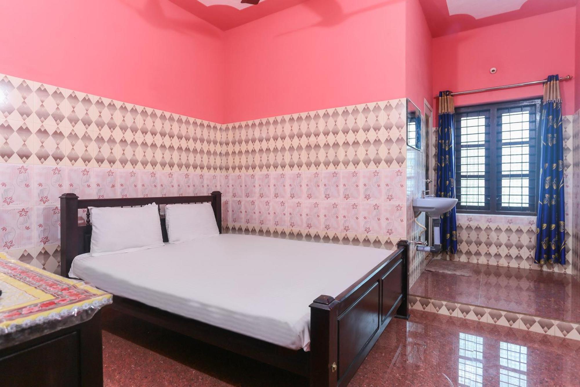 Hotel O Sree Bhadra Tourist Home Kollam Bagian luar foto