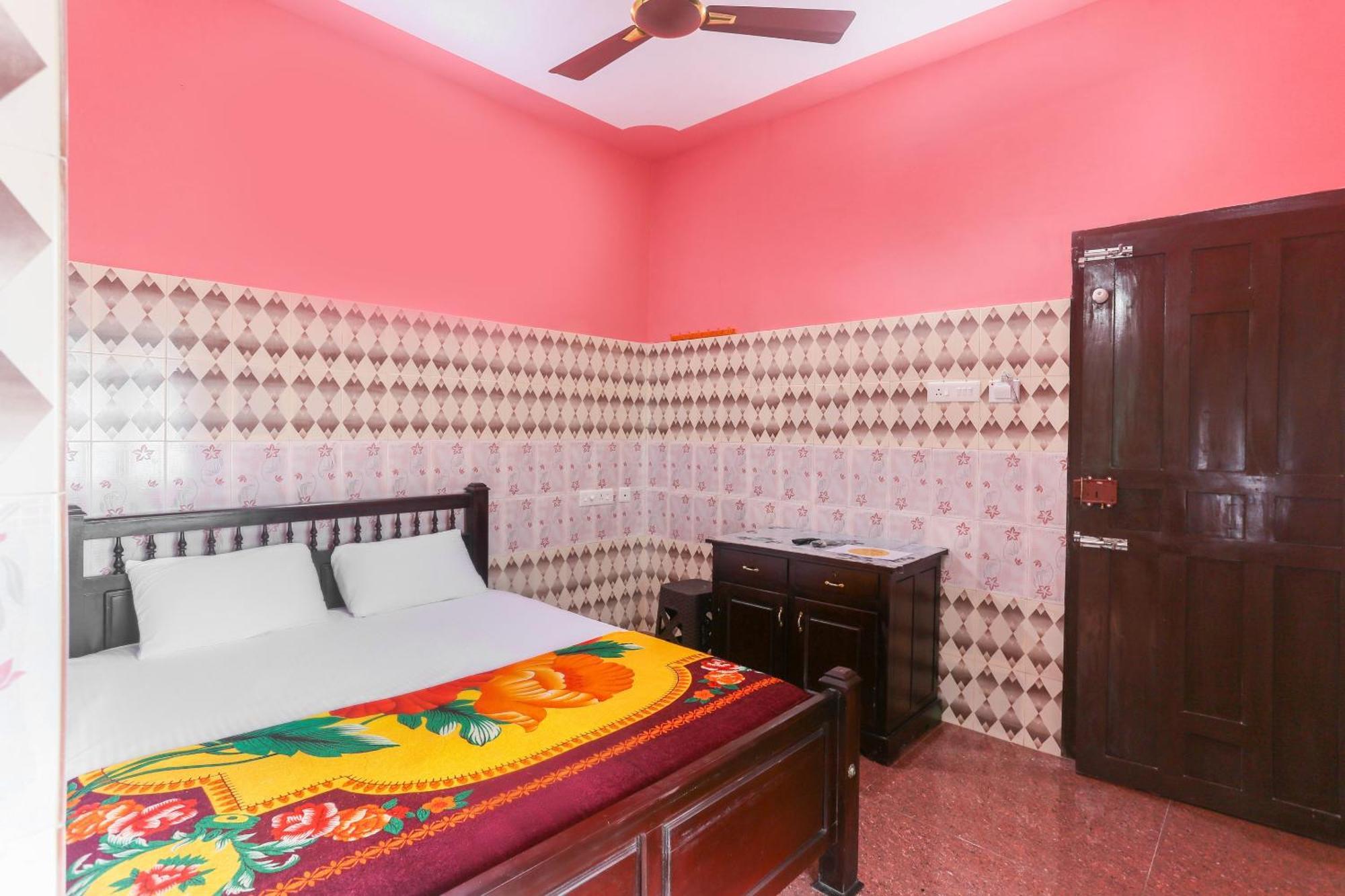 Hotel O Sree Bhadra Tourist Home Kollam Bagian luar foto