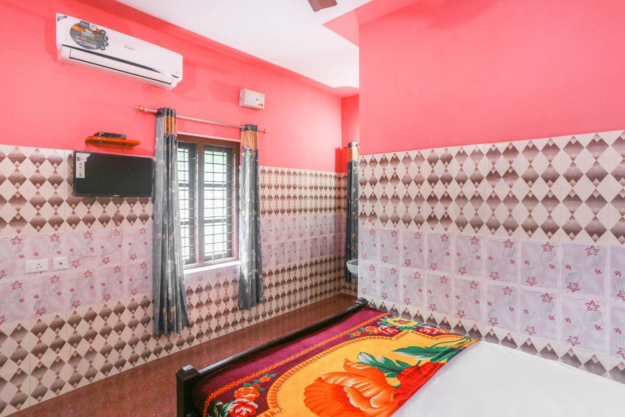 Hotel O Sree Bhadra Tourist Home Kollam Bagian luar foto
